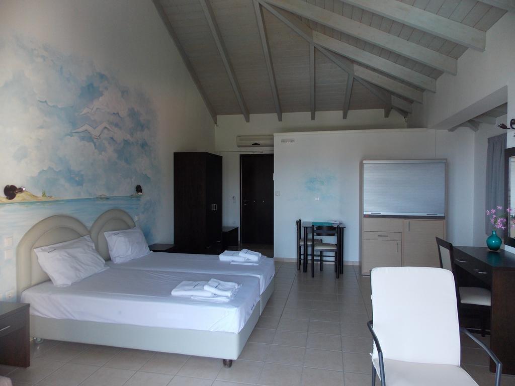 Hotel Theasis Paralia Sergoulas Room photo